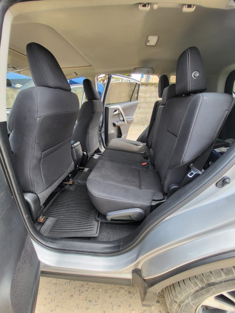 2017 Toyota Rax4 XLE Thumbstart