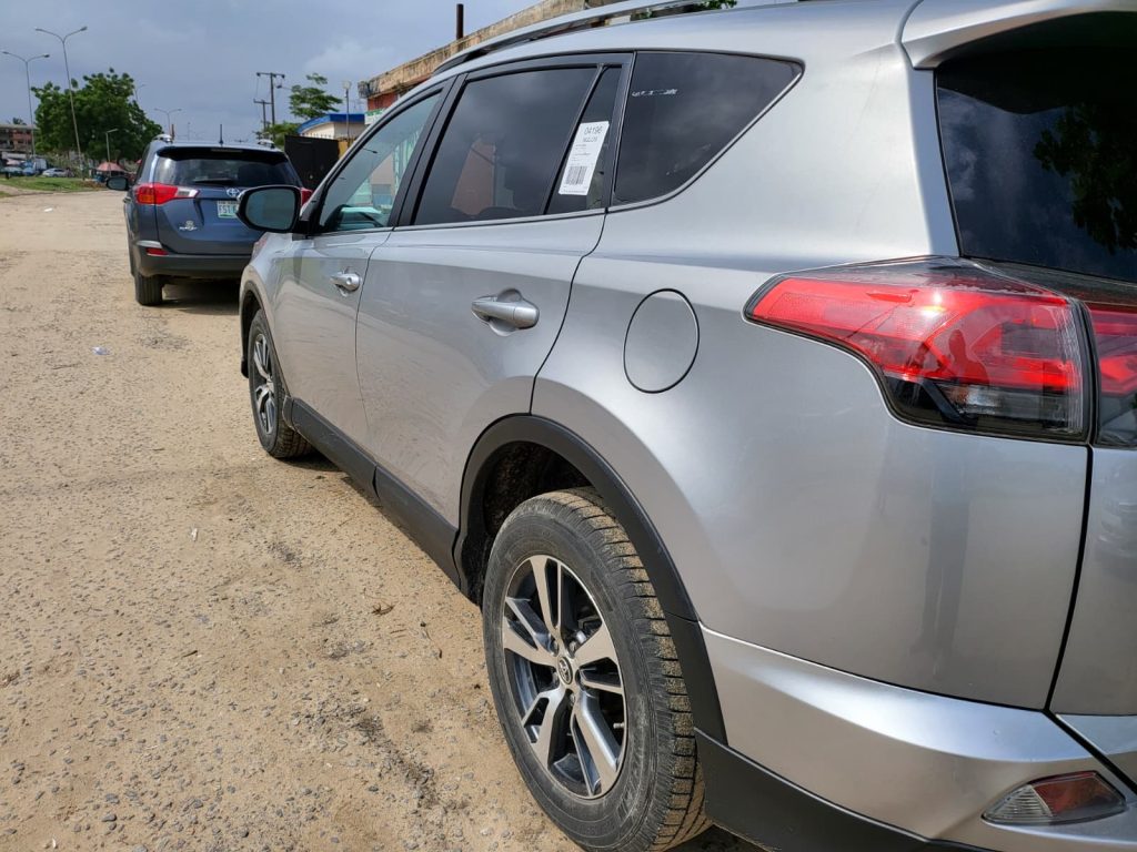 2017 Toyota Rax4 XLE Thumbstart